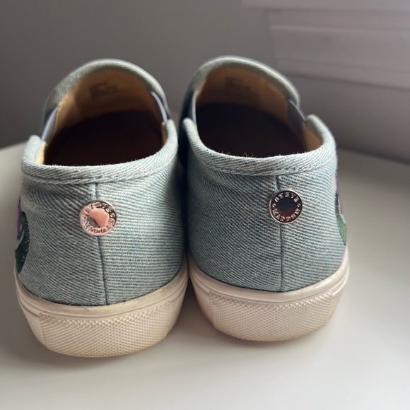 Steve Madden: Denim Floral Embroidered Sneakers - Picture 4 of 7